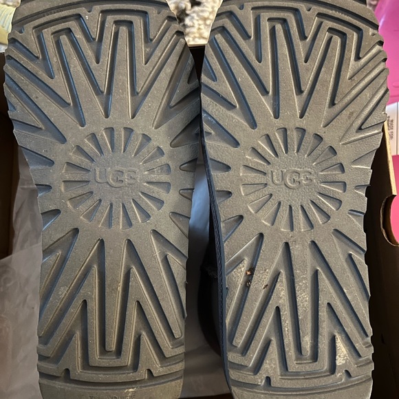 Ugg classic boot - Picture 3 of 5